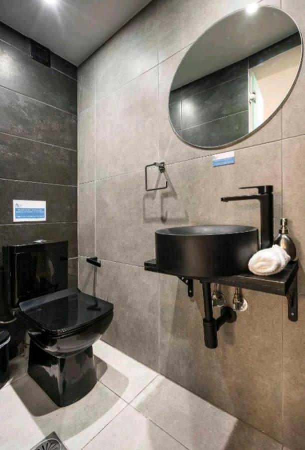 Romantic Jacuzzi Apartment Athens Exterior photo