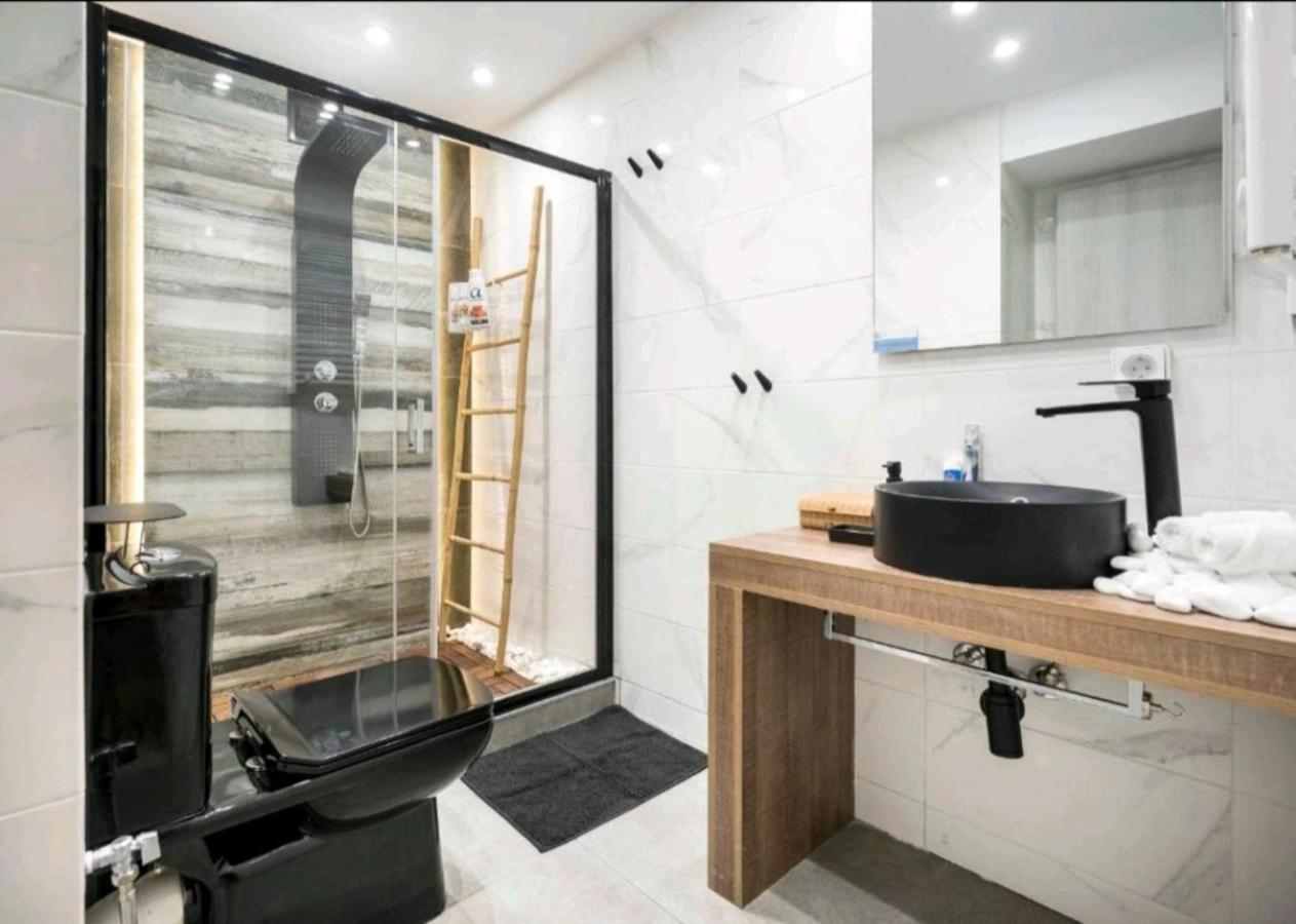 Romantic Jacuzzi Apartment Athens Exterior photo